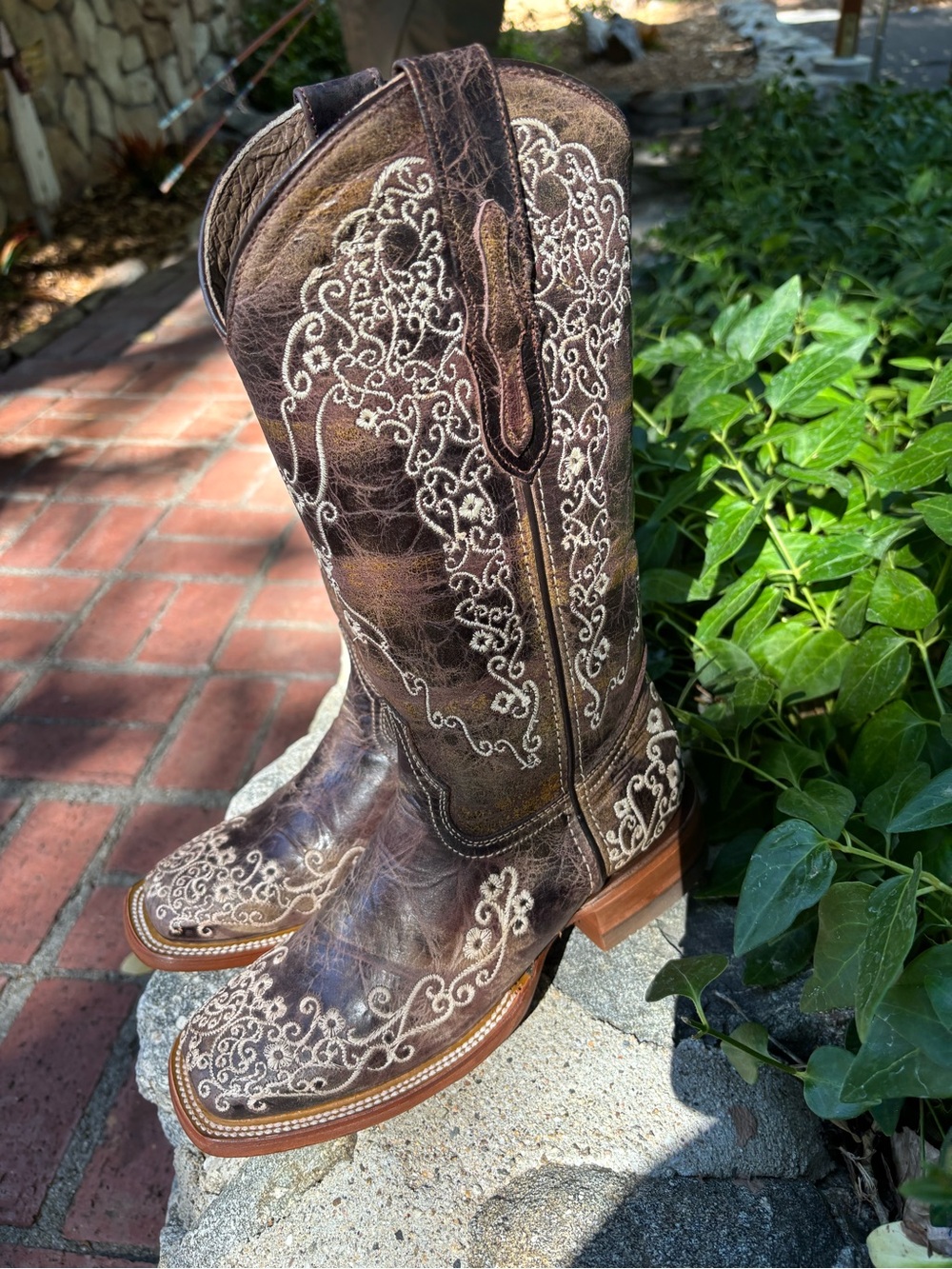 Reywelt Women’s Brown Embroidered Western Boots size 6 women’s